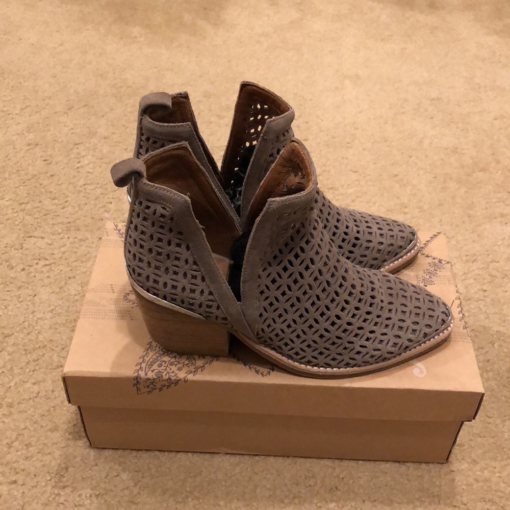 New Jeffrey Campbell Cromwell Booties Size 35.5 - Picture 6 of 10